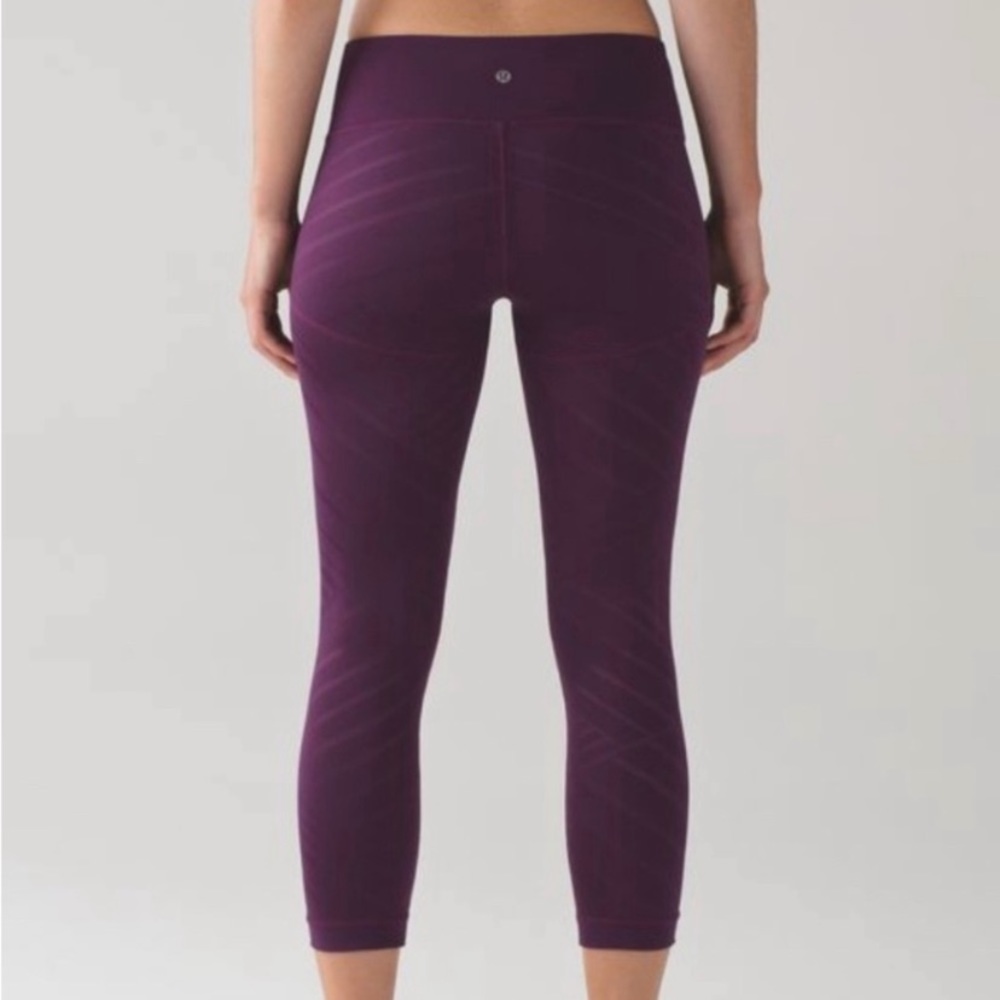 Lululemon Hot Like Agni Crop 23"